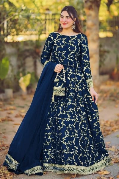 embroidered lehenga with potli