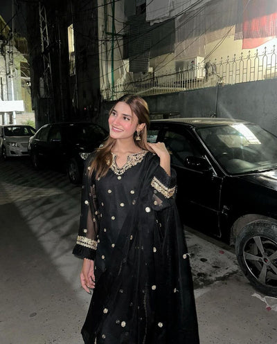 HANIA AMIR